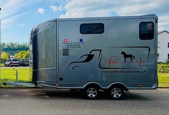 Pferdeanhänger Anka von Pferde Services – Seitenansicht